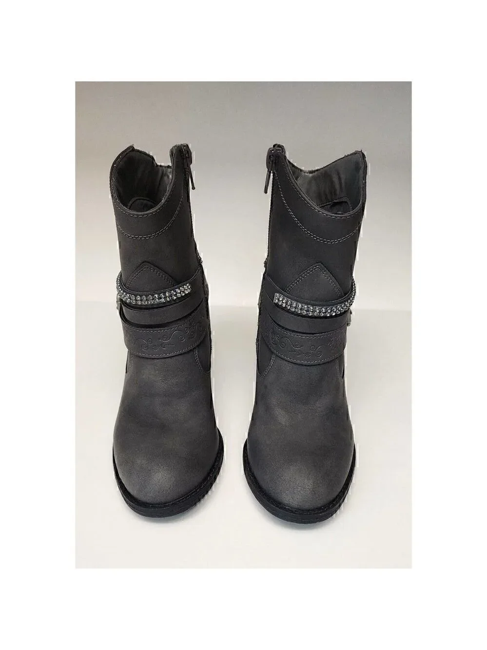 Daisy Fuentes 6M Valentina women's Western Ankle Bootie Gray Faux Leather